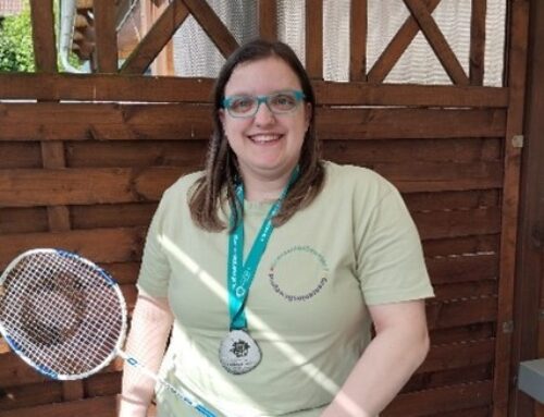 Maike Reuber gewinnt Silbermedaille bei den Special Olympics im Badminton